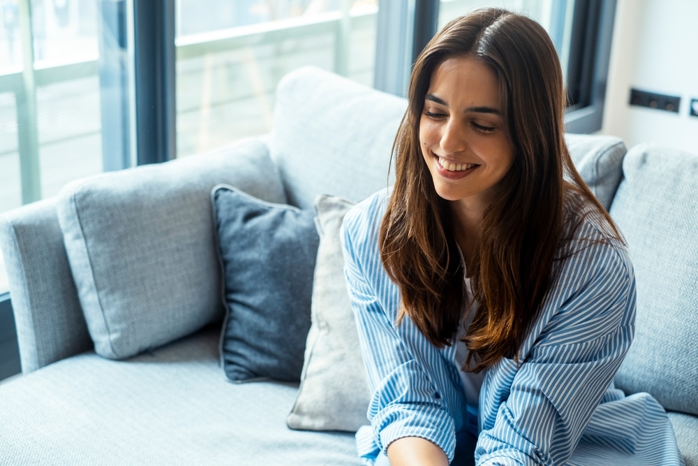 A woman smiling after EXOMIND™ treatment for depression in Navarre